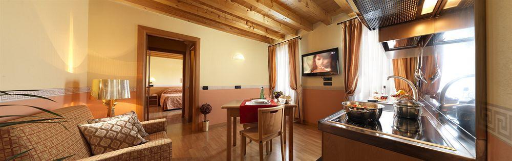 קמפוסמפיירו Hotel & Residence Roma מראה חיצוני תמונה