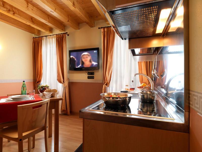 קמפוסמפיירו Hotel & Residence Roma מראה חיצוני תמונה