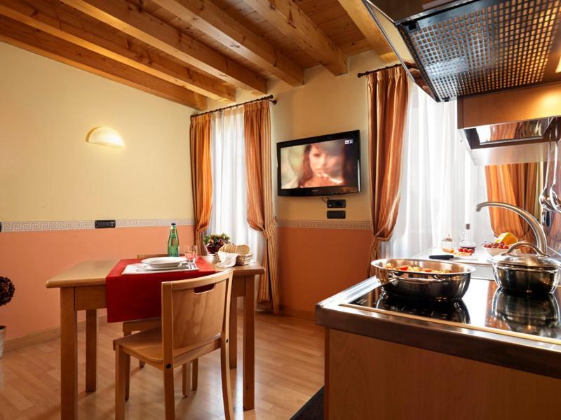 קמפוסמפיירו Hotel & Residence Roma מראה חיצוני תמונה
