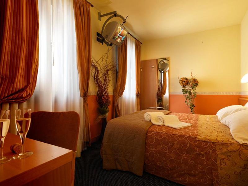 קמפוסמפיירו Hotel & Residence Roma מראה חיצוני תמונה