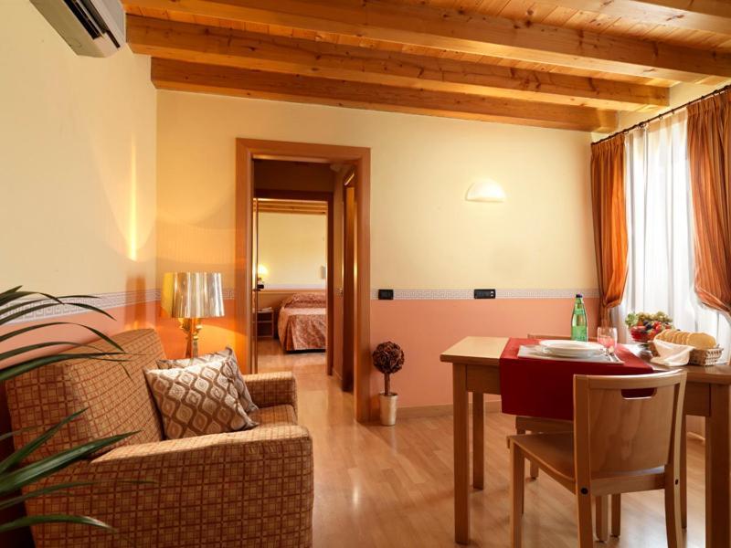 קמפוסמפיירו Hotel & Residence Roma מראה חיצוני תמונה