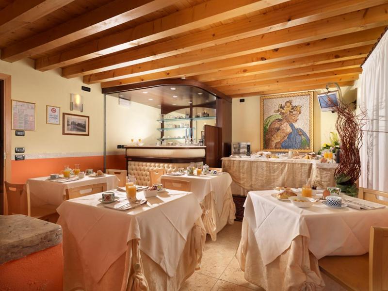 קמפוסמפיירו Hotel & Residence Roma מראה חיצוני תמונה