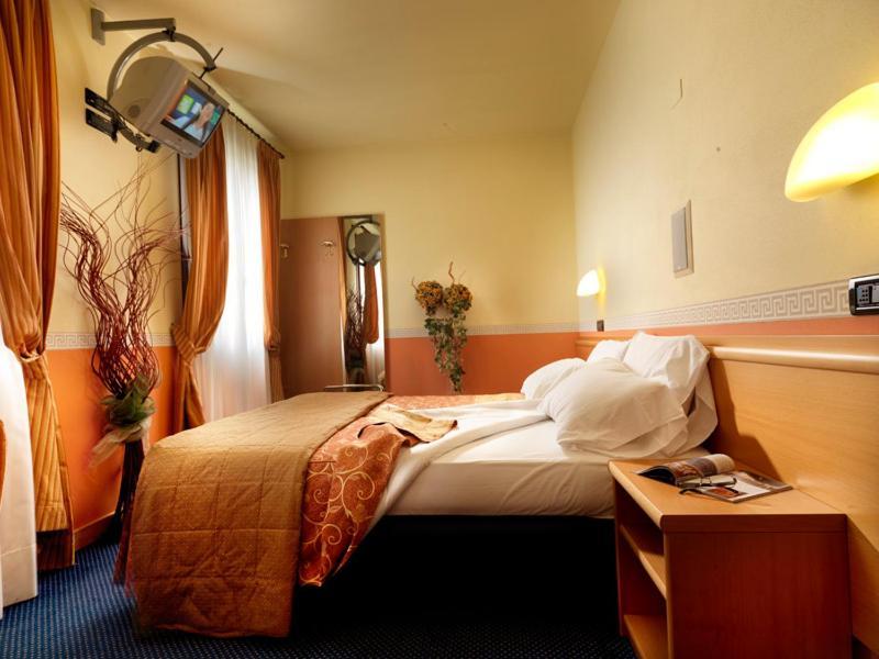 קמפוסמפיירו Hotel & Residence Roma חדר תמונה