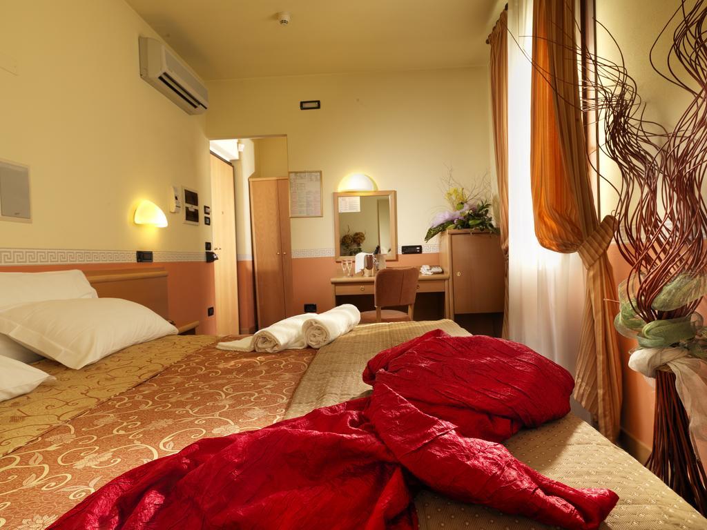קמפוסמפיירו Hotel & Residence Roma מראה חיצוני תמונה
