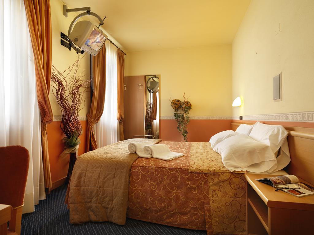 קמפוסמפיירו Hotel & Residence Roma מראה חיצוני תמונה