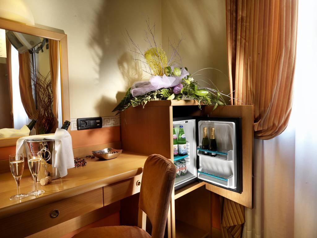 קמפוסמפיירו Hotel & Residence Roma מראה חיצוני תמונה