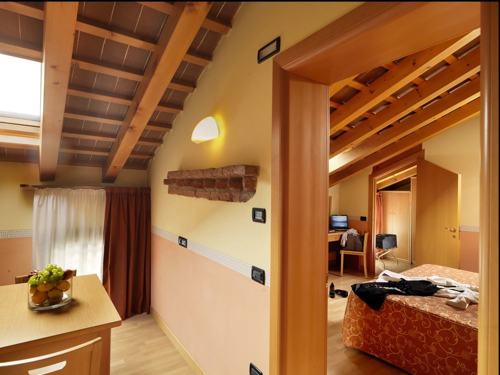 קמפוסמפיירו Hotel & Residence Roma מראה חיצוני תמונה