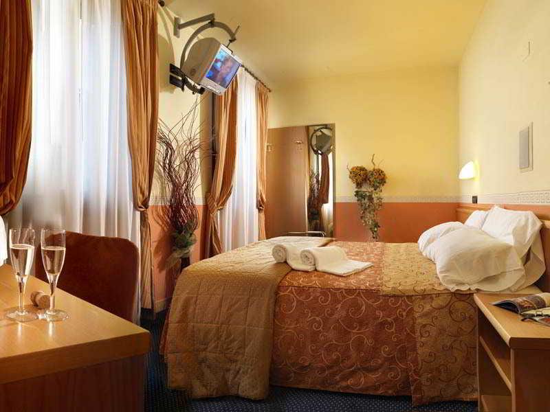 קמפוסמפיירו Hotel & Residence Roma מראה חיצוני תמונה
